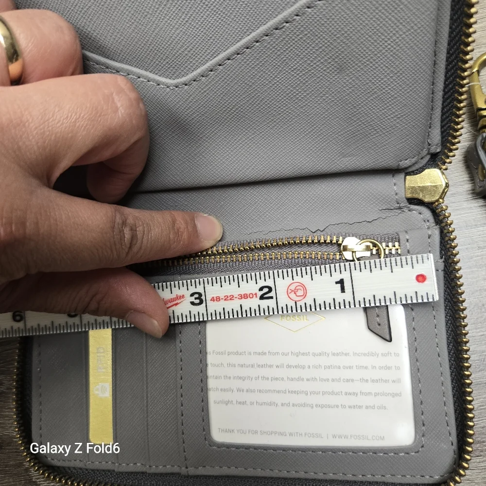 FOSSIL RFID Leather Zip Wallet Wristlet‎ Gray Pebbled Gold Hardware Organizer
